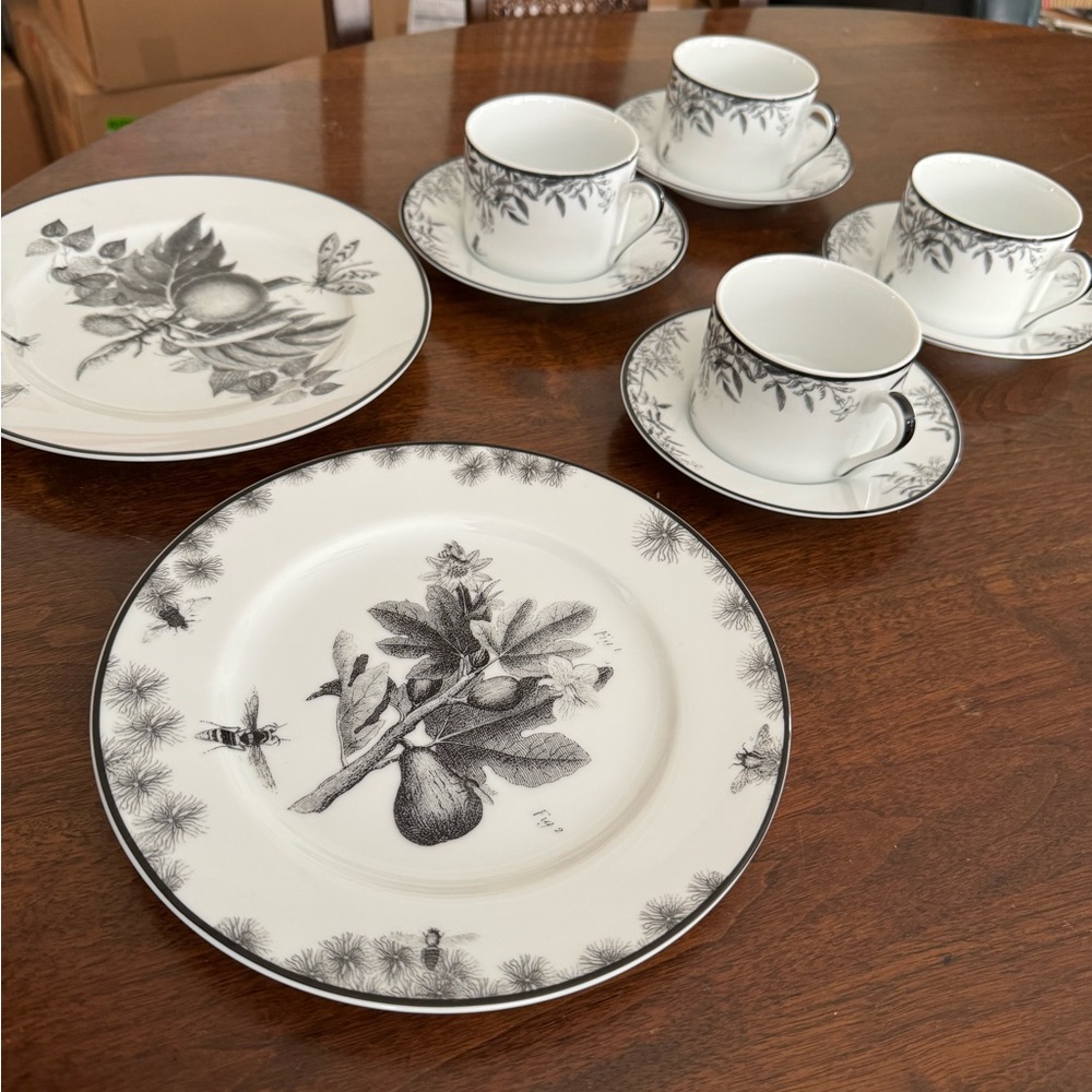 Anthropologie 4 Tea Cups & Saucers with 2 Dessert plates